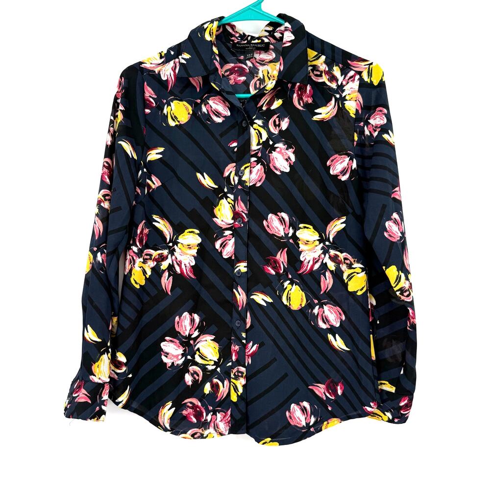 Banana Republic Size XS Petite Classic Fit Long Sleeve Button Up Blouse Floral